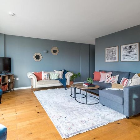 2 Bedroom Apartment With Park Views Shoreditch ロンドン エクステリア 写真
