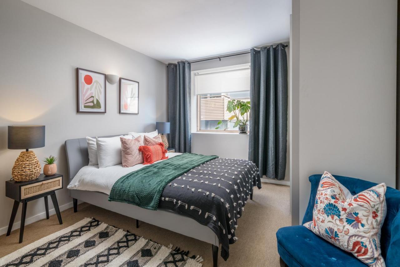 2 Bedroom Apartment With Park Views Shoreditch ロンドン エクステリア 写真