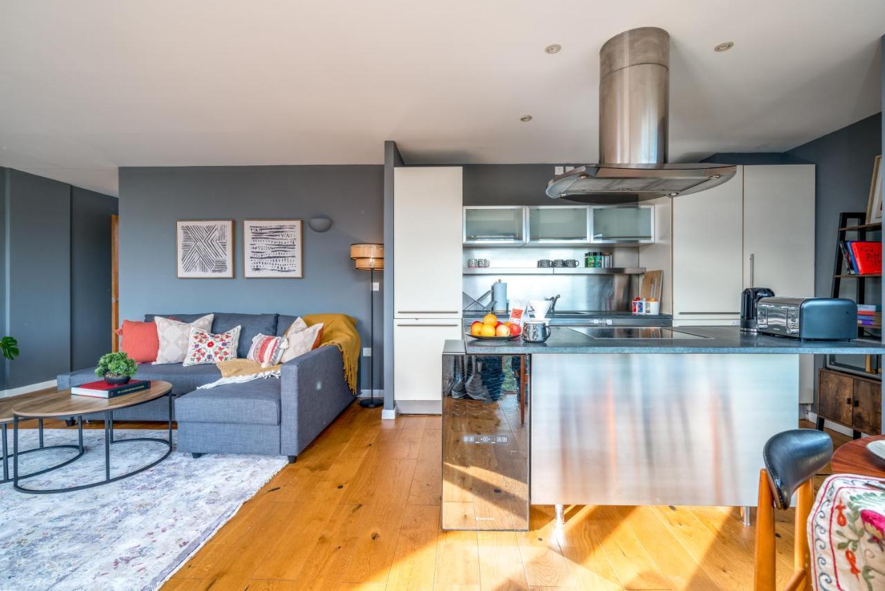 2 Bedroom Apartment With Park Views Shoreditch ロンドン エクステリア 写真
