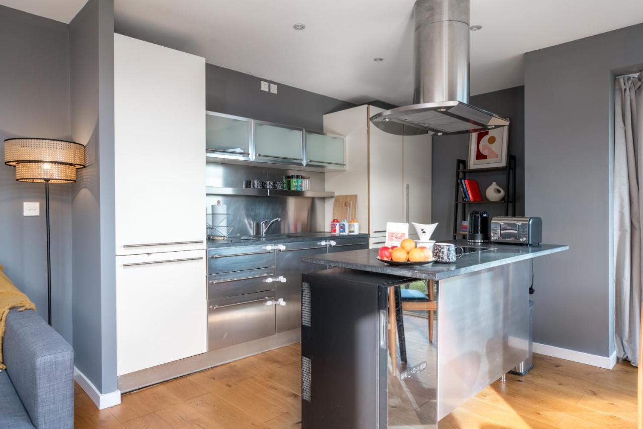 2 Bedroom Apartment With Park Views Shoreditch ロンドン エクステリア 写真