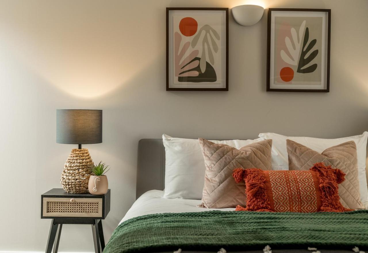 2 Bedroom Apartment With Park Views Shoreditch ロンドン エクステリア 写真