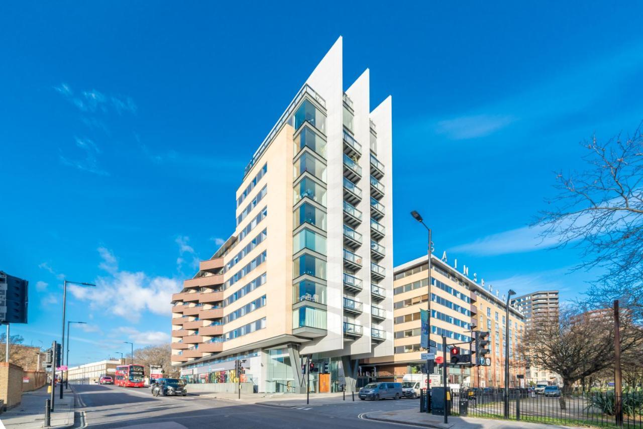 2 Bedroom Apartment With Park Views Shoreditch ロンドン エクステリア 写真