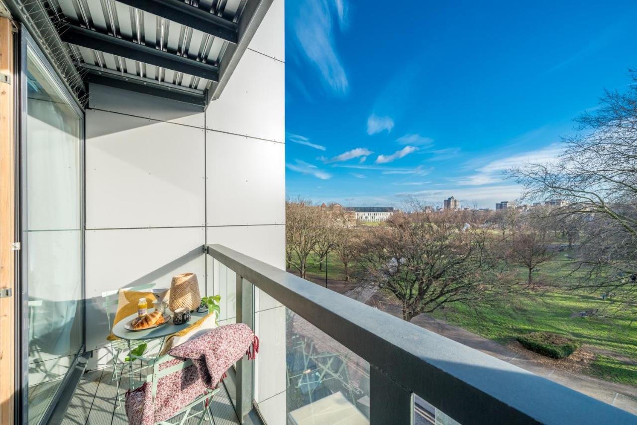 2 Bedroom Apartment With Park Views Shoreditch ロンドン エクステリア 写真