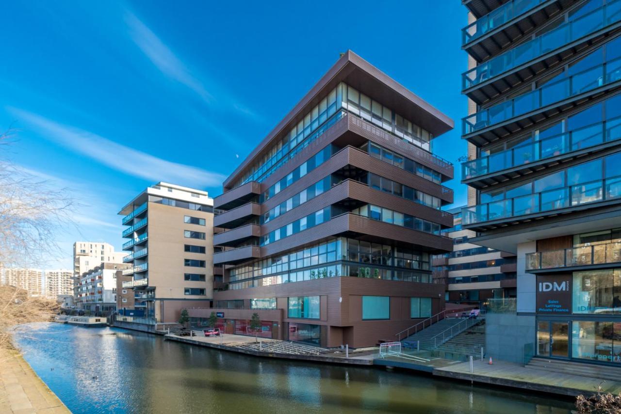 2 Bedroom Apartment With Park Views Shoreditch ロンドン エクステリア 写真