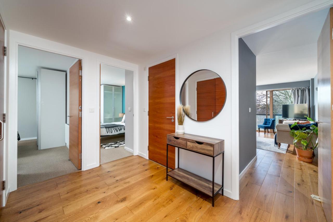 2 Bedroom Apartment With Park Views Shoreditch ロンドン エクステリア 写真